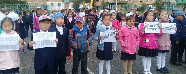 Тувинские школьники приняли участие в митинге «Дети против террора»